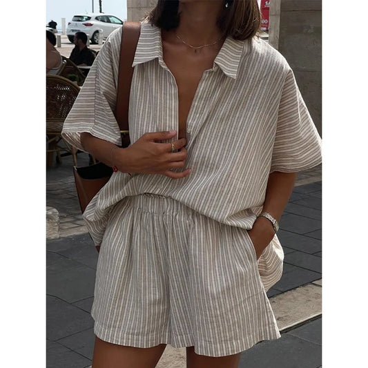 Chic Women's Shorts Suit